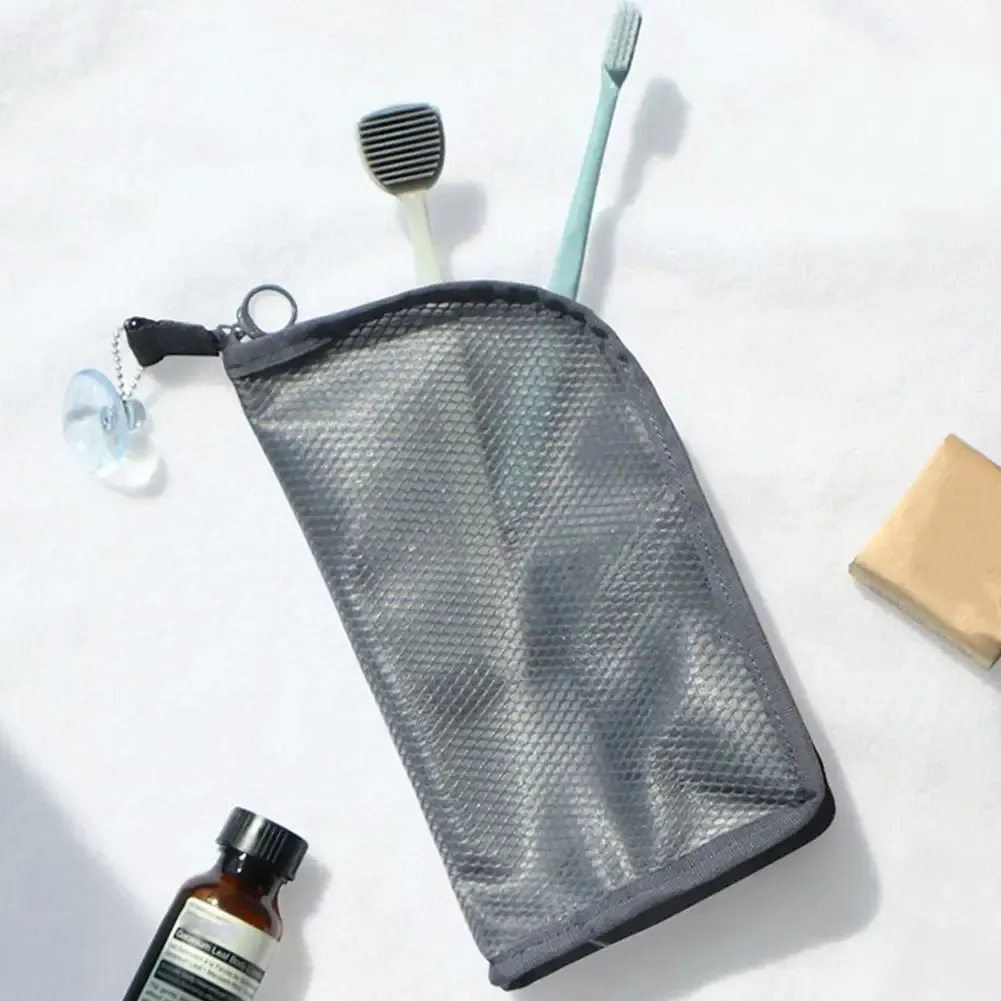 Trousse de toilette en maille, ambiance lifestyle