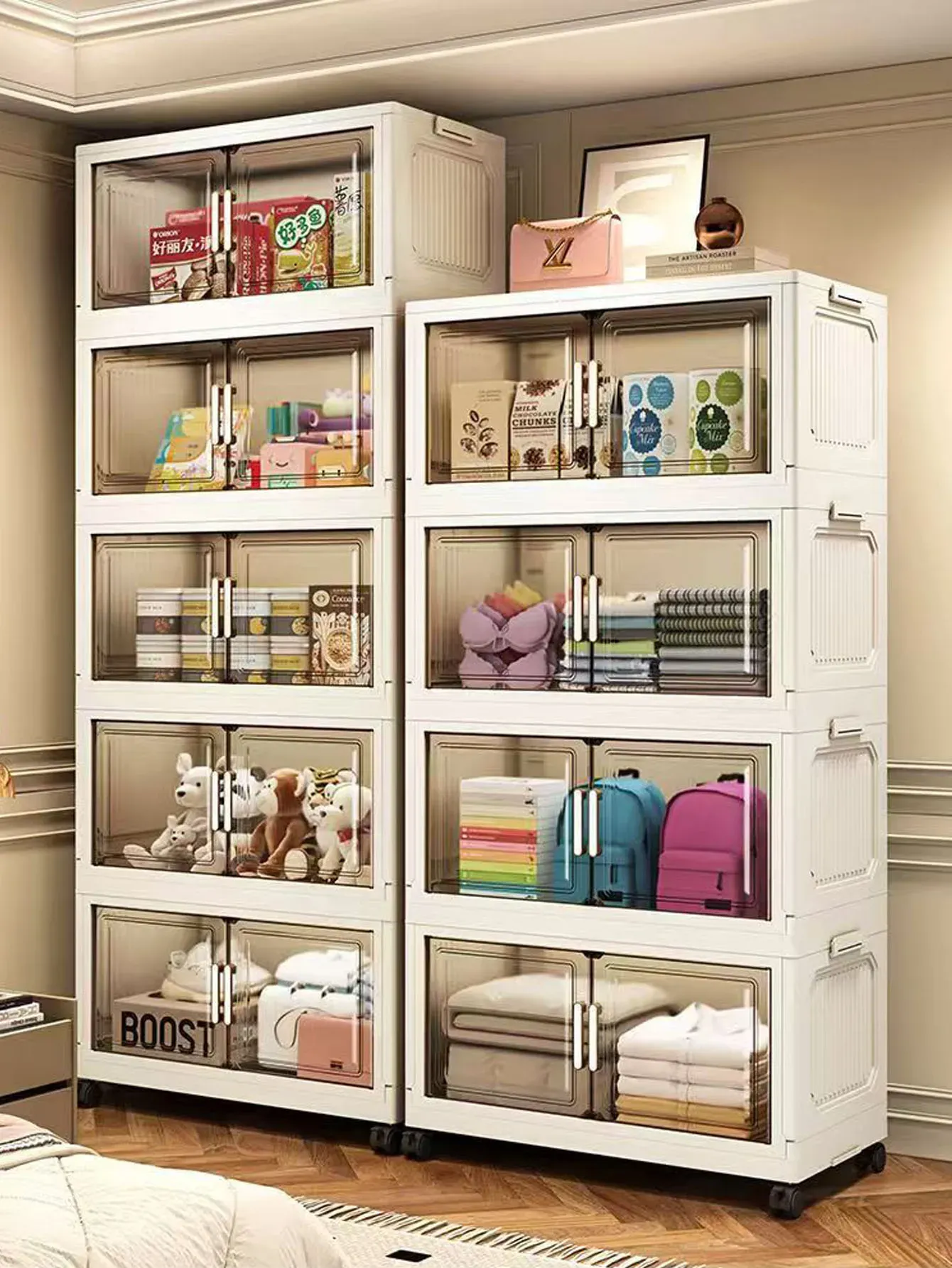 Armoire de rangement installée dans un salon moderne