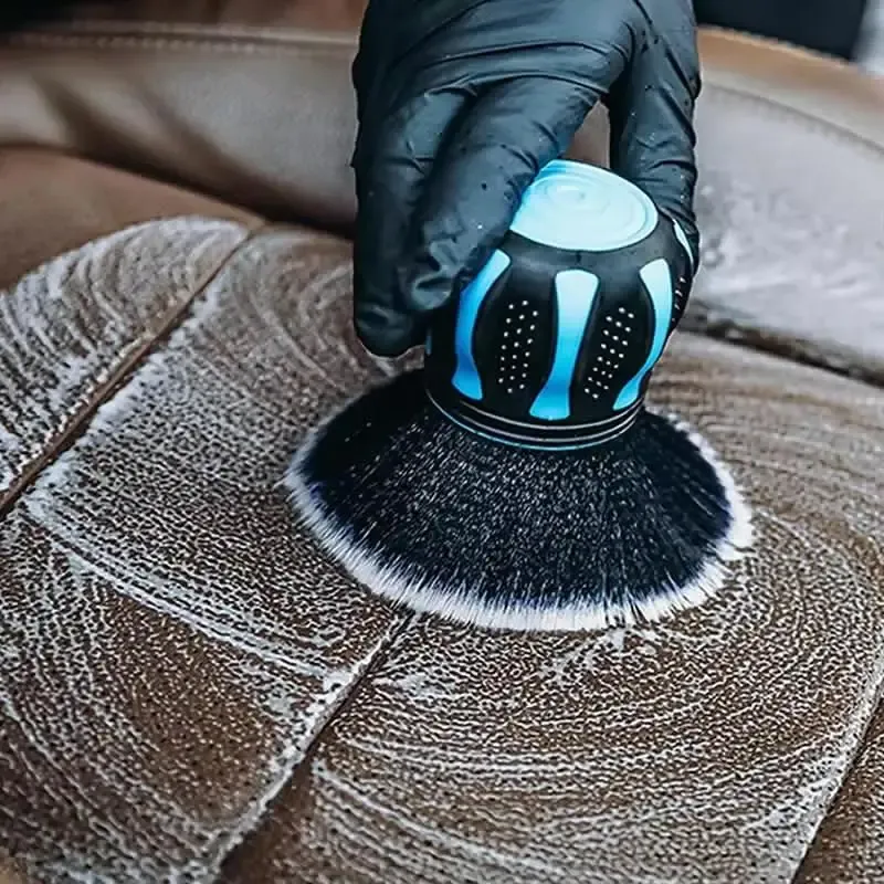 Détail des poils souples de la brosse