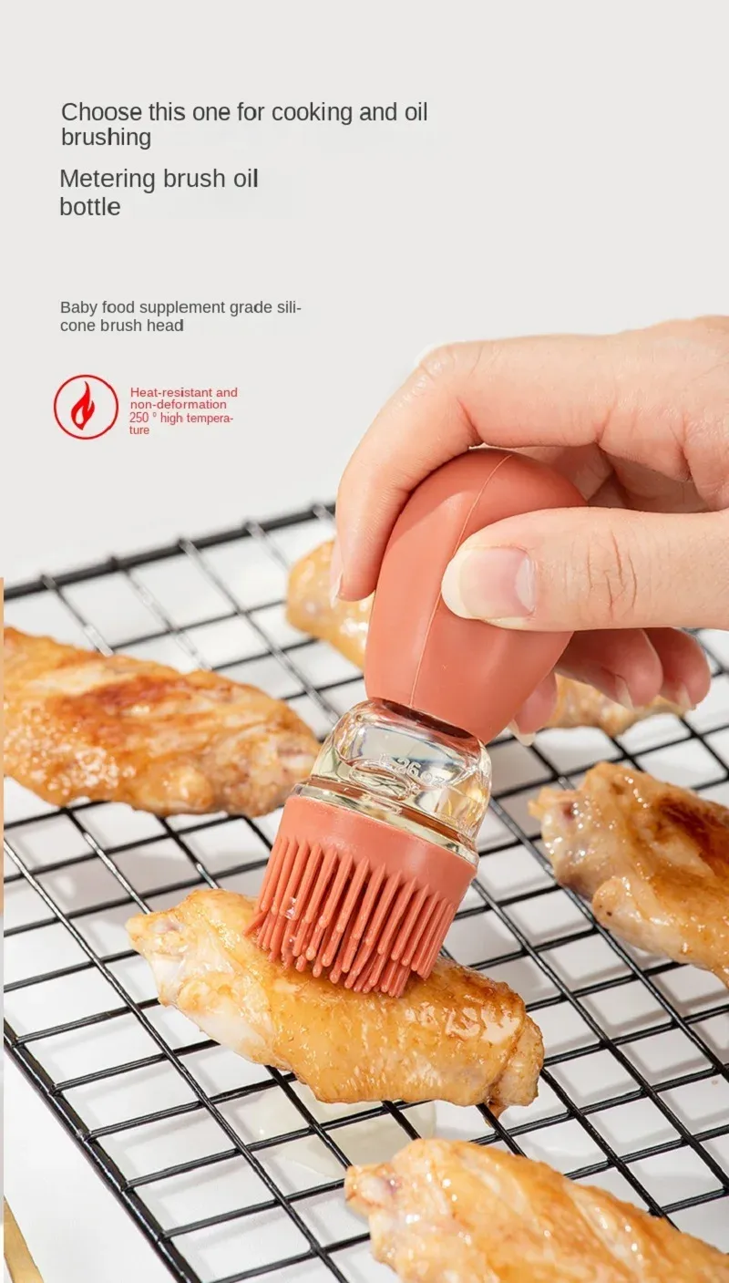 Application d'huile sur une poêle de cuisson