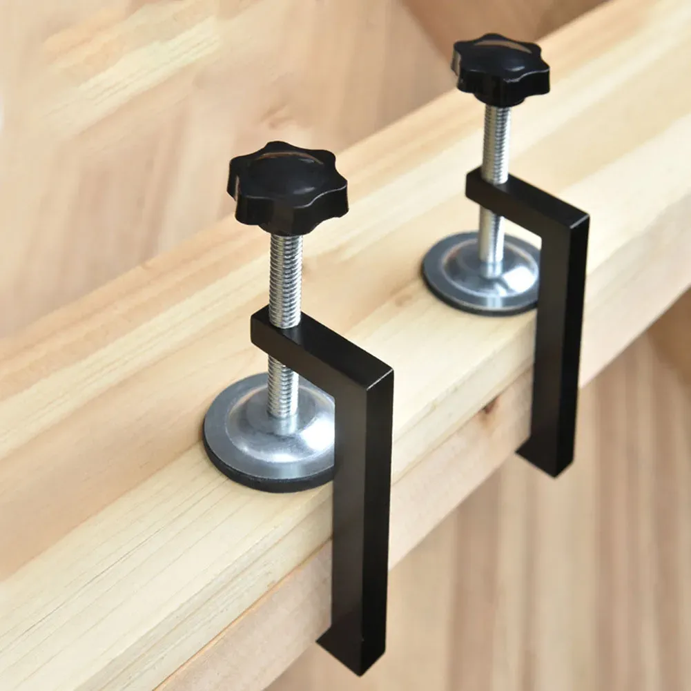 Vue d'ensemble du serre-joint d'installation pour armoire