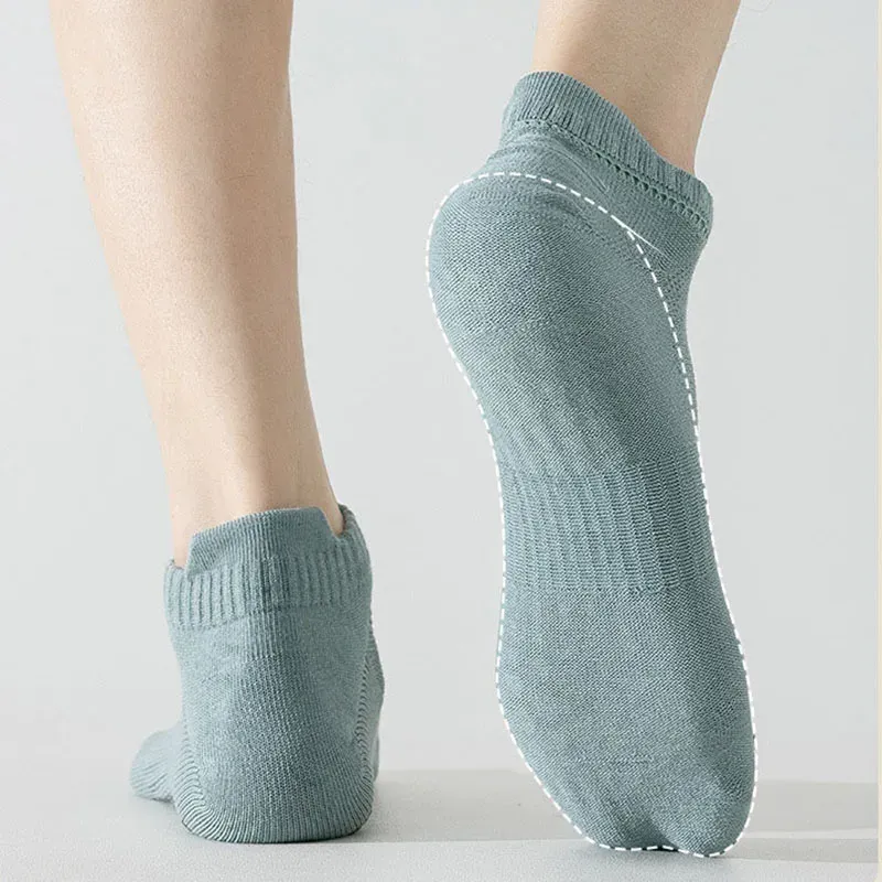 Chaussettes de yoga homme en coton fines, antidérapantes à picots en silicone, coupe basse pour le Pilates 3