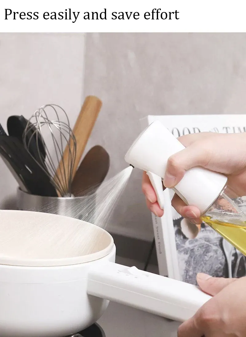 Flacon pulvérisateur d'huile d'olive en situation de cuisine