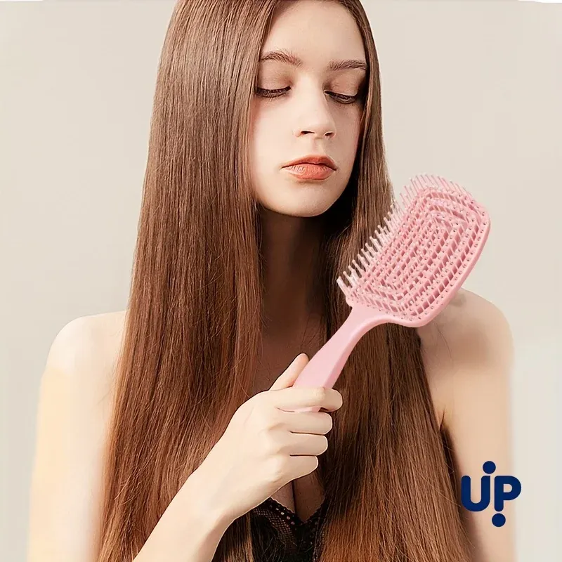 Peigne de massage en contexte de coiffage