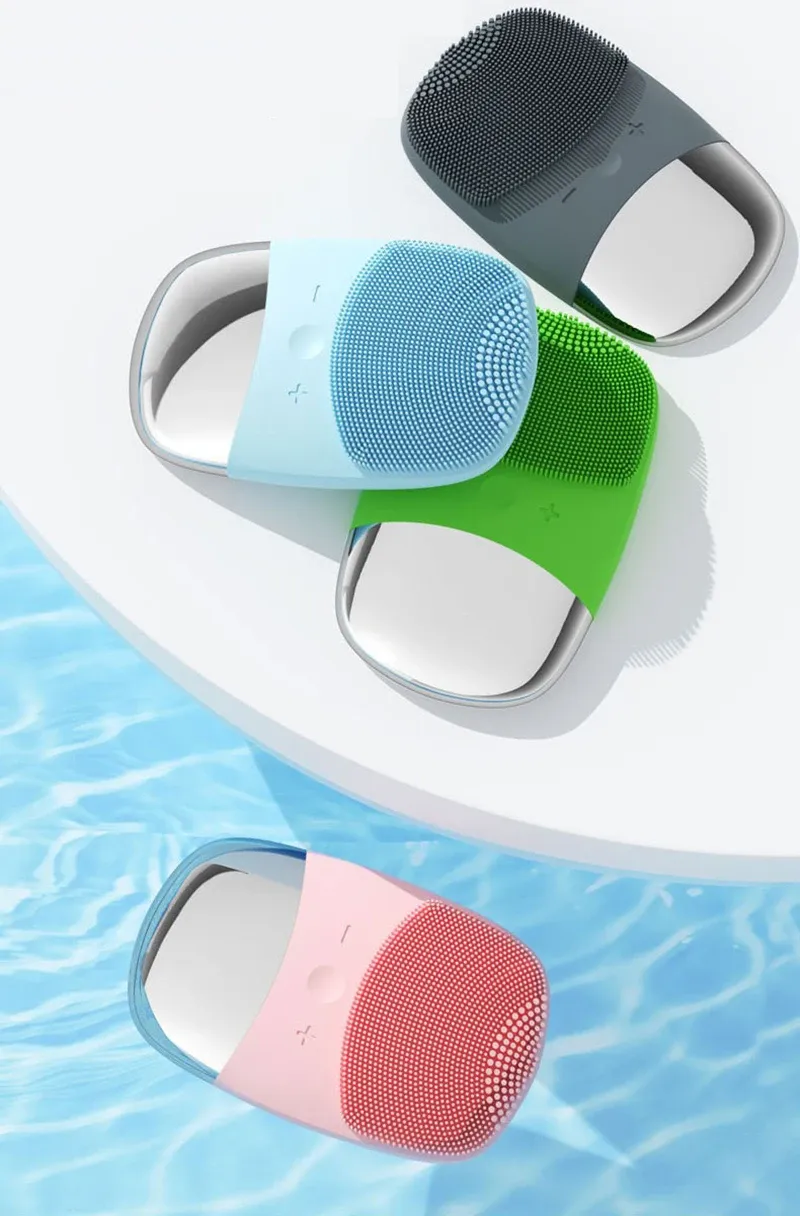 Brosse nettoyante électrique pour le visage, mise en scène
