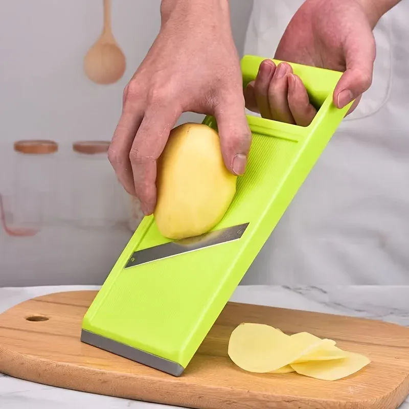 Coupe-légumes présenté avec ses accessoires