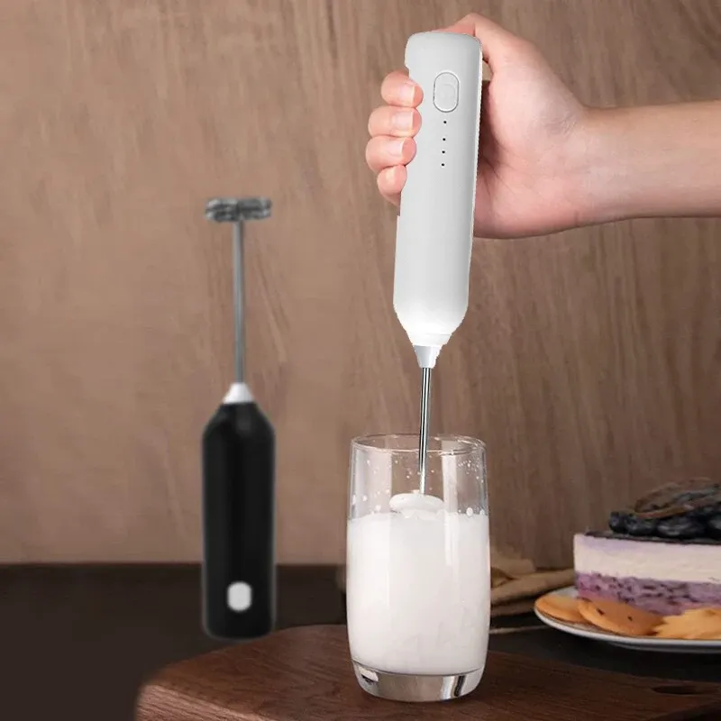 Mousseur à lait électrique 2 en 1 avec fouet en acier inoxydable, 3 vitesses et port USB-C 2