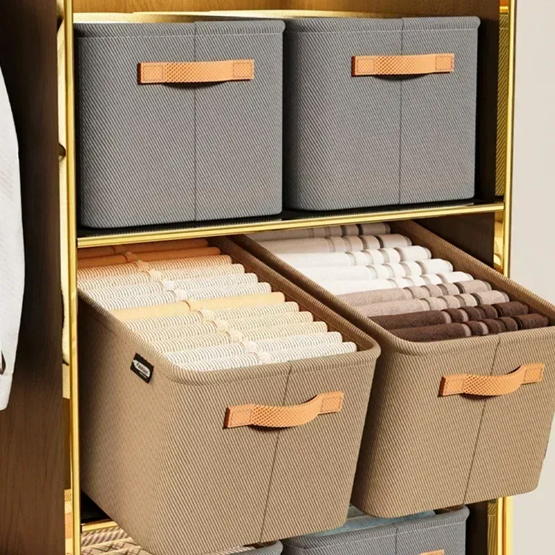 Vue rapprochée de l'organisateur de vêtements