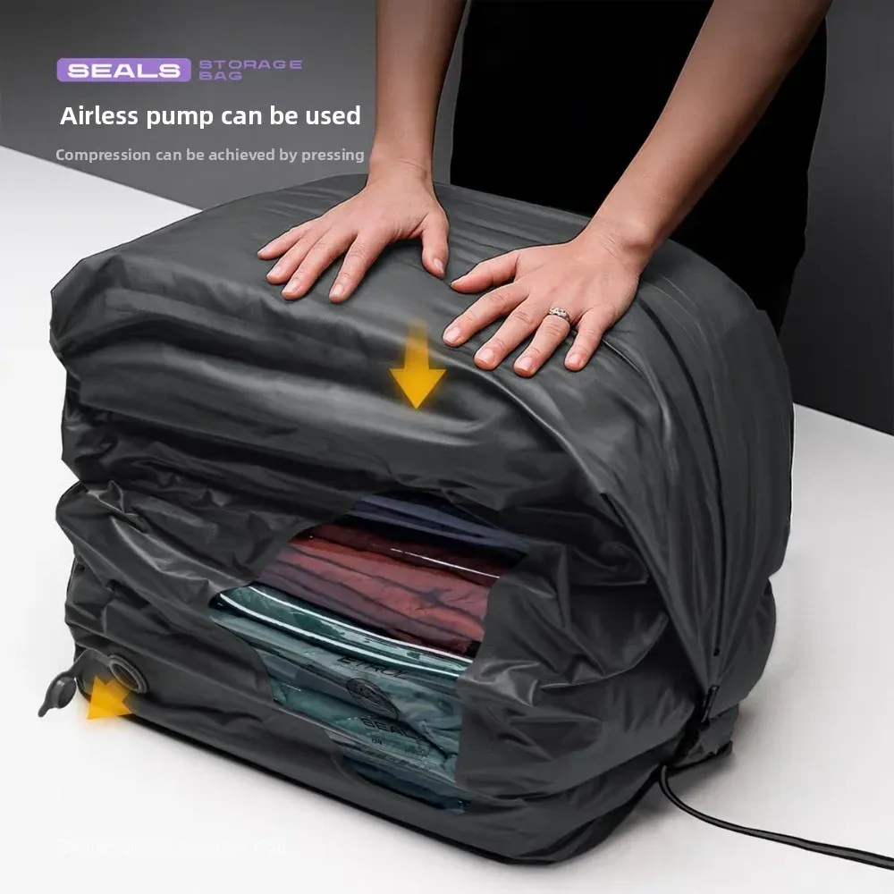 Sac de compression sous vide en situation de voyage