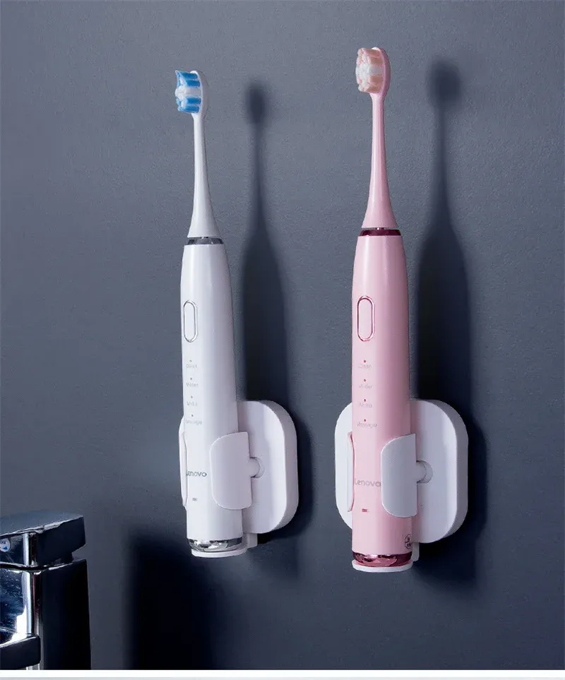 Organisation de la salle de bain avec support mural