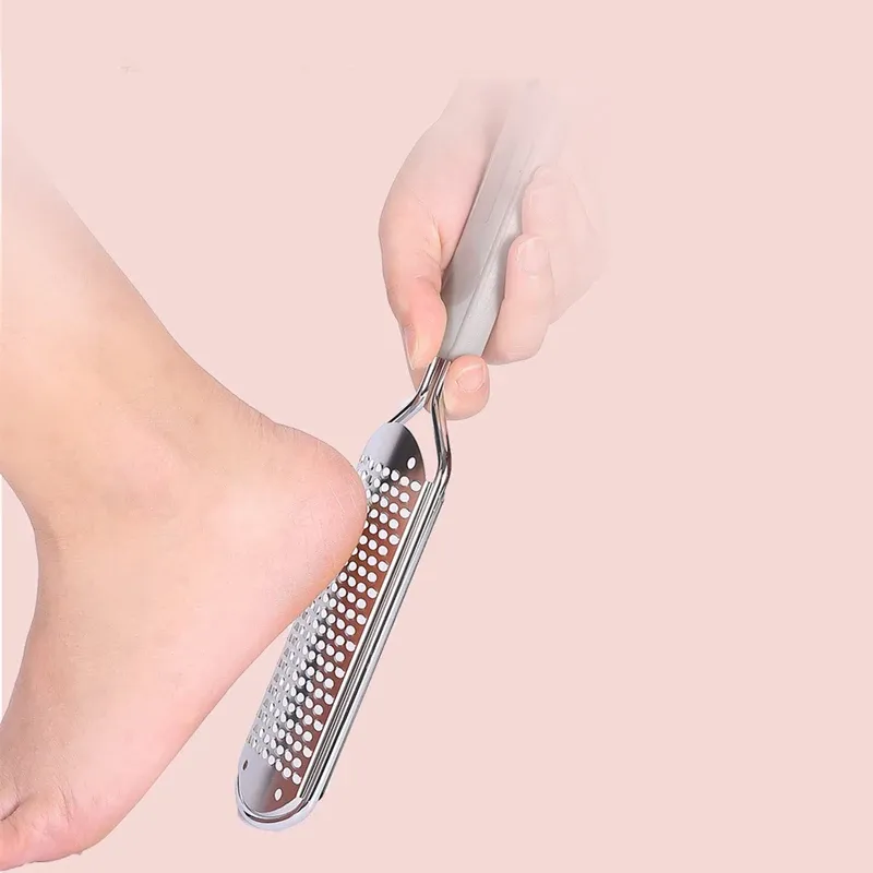 Soin des pieds à domicile avec lime en acier inoxydable