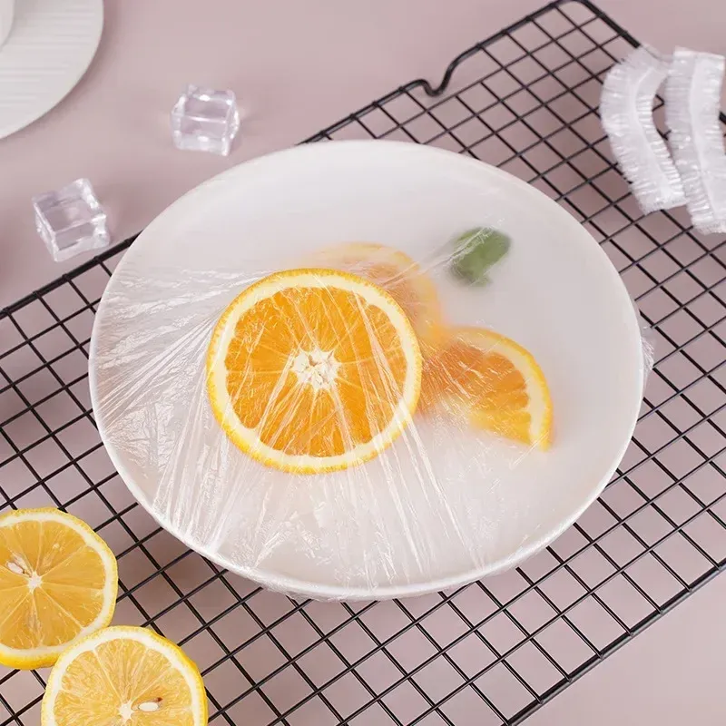 Film jetable pour conserver les aliments, en situation