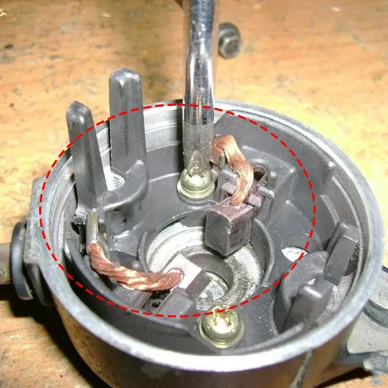 Brosses en carbone, finition soignée
