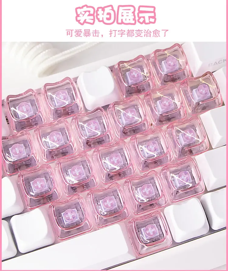 Touches tête de chat installées sur un clavier personnalisé