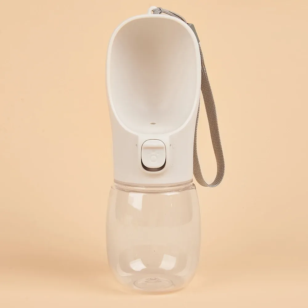 Bouteille d'eau pour chien en extérieur