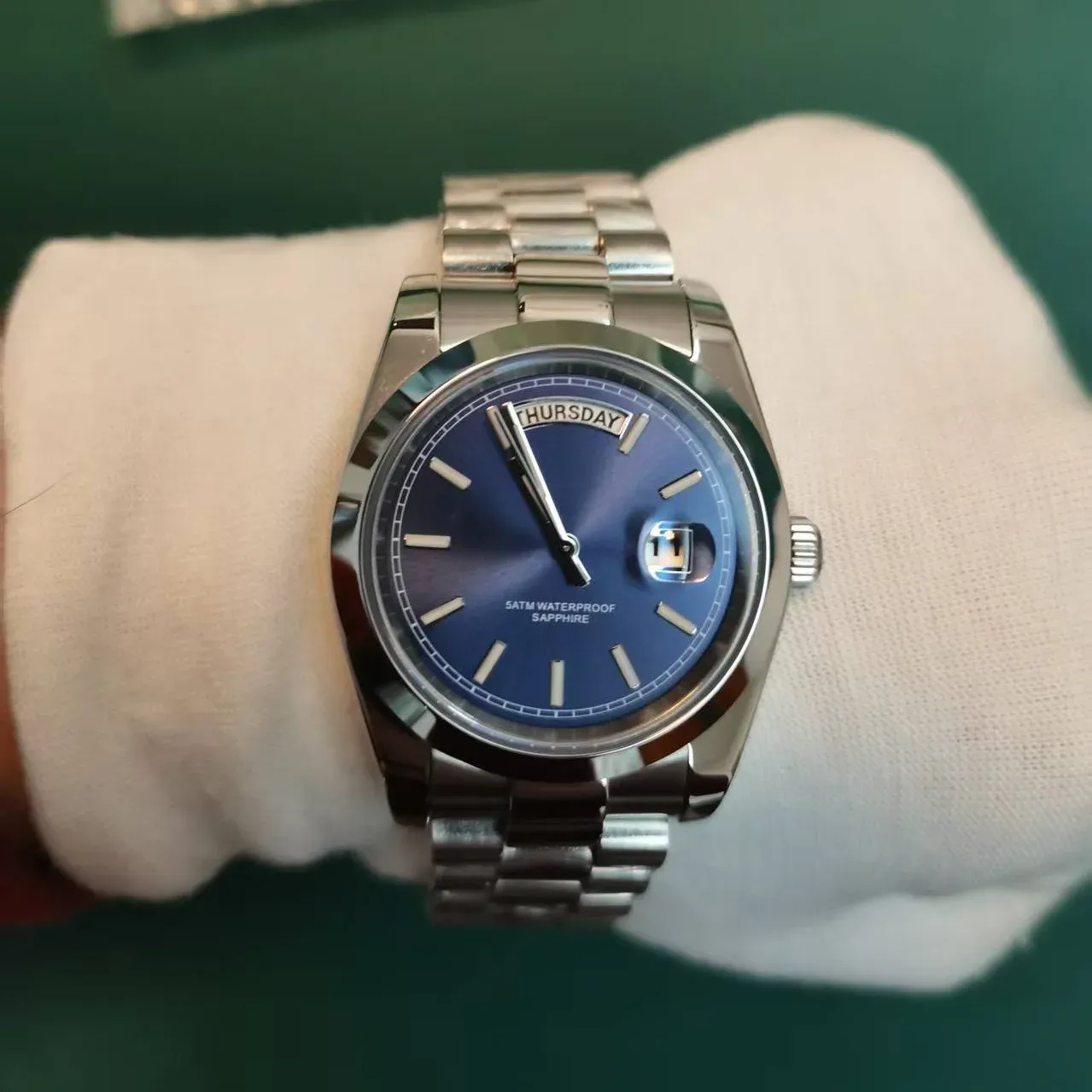 Montre Beat Quartz pour homme, finitions en acier