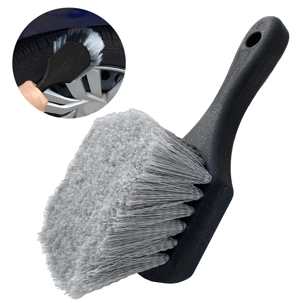 Brosse de nettoyage de pneus, en situation