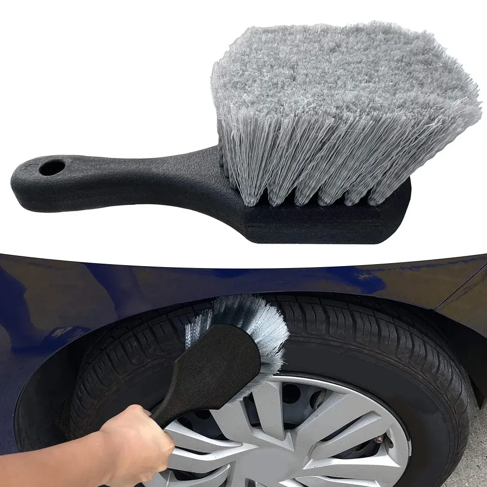 Brosse de nettoyage de pneus, utilisation sur jante