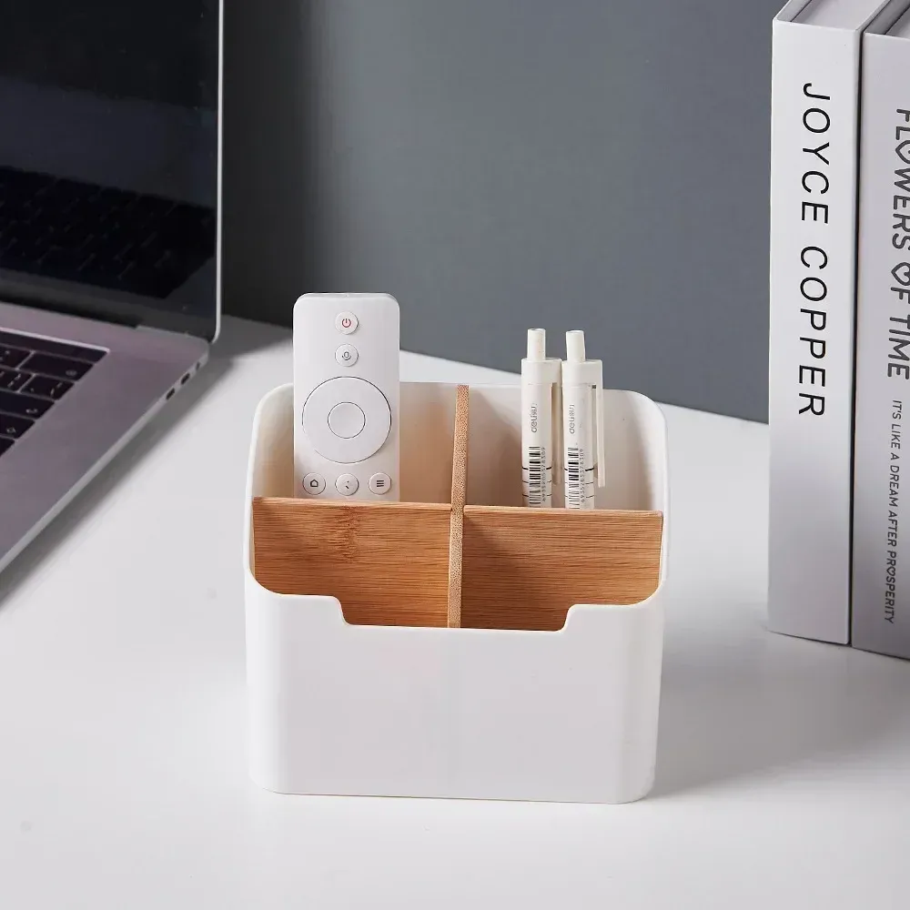 Organisateur de rangement posé sur un bureau