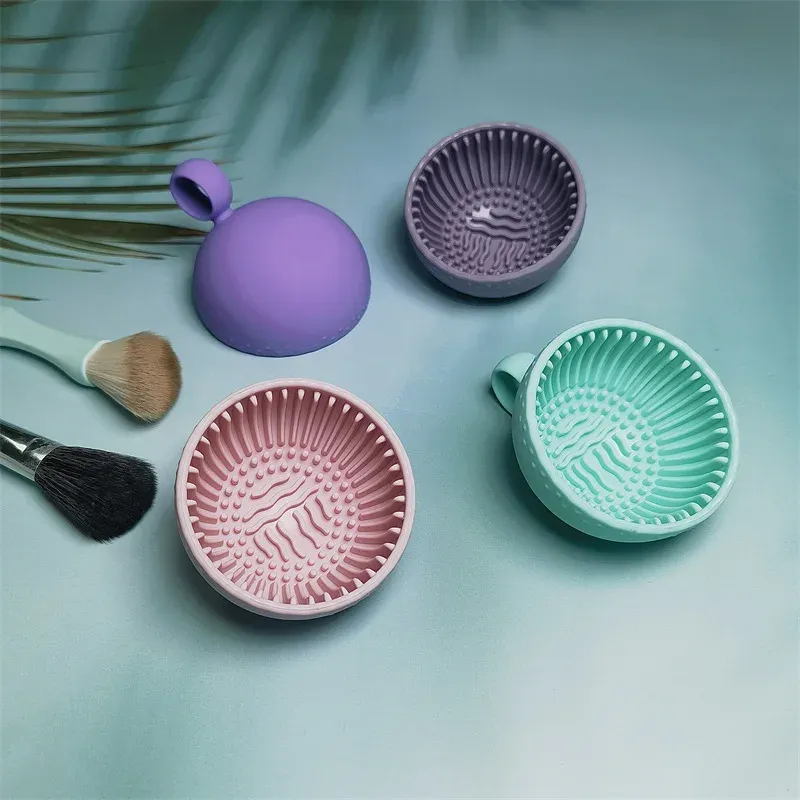 Nettoyage doux des pinceaux de maquillage