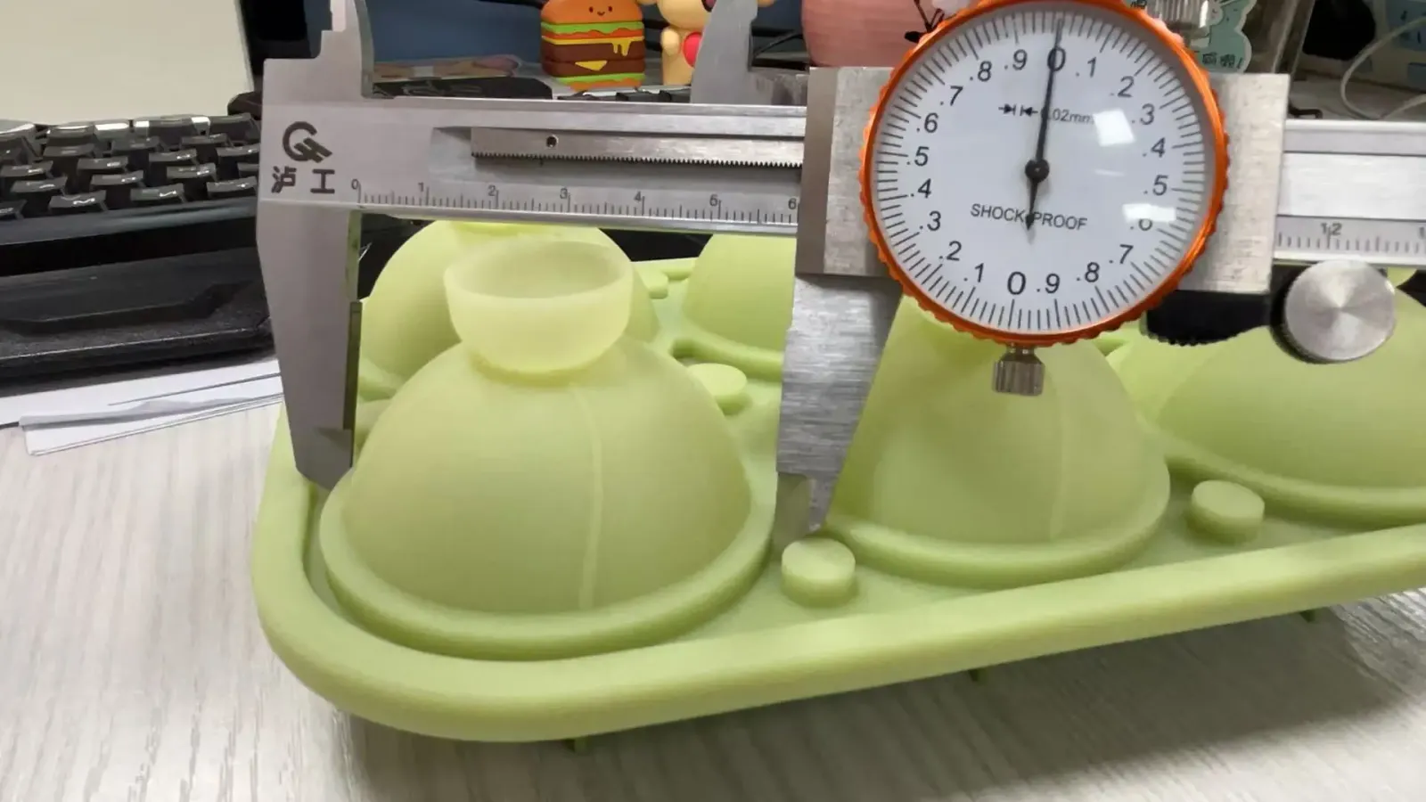 Ambiance cocktail avec glaçons en silicone