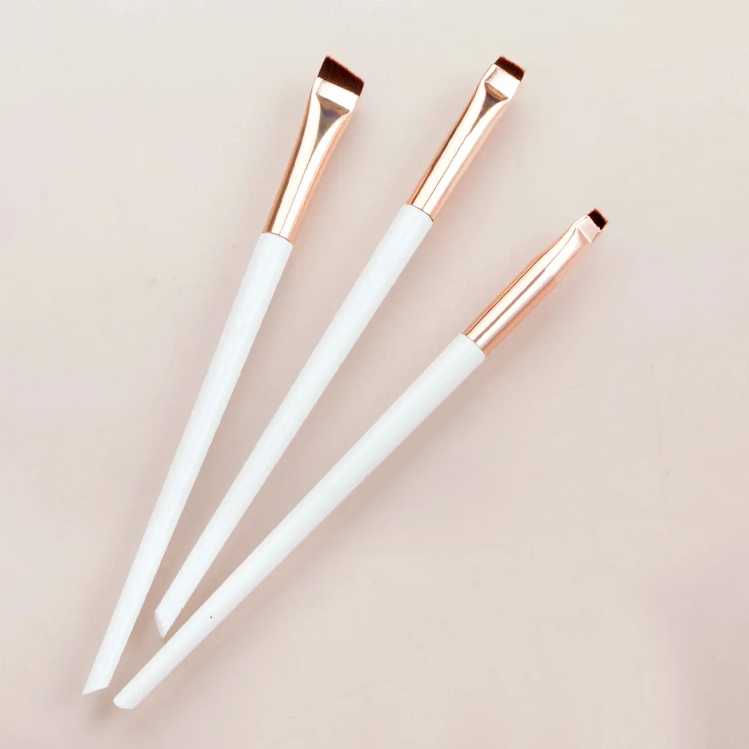 Ensemble de 3 outils de maquillage portables : lame fine pour eyeliner, brosse à sourcils et pinceau contour 6