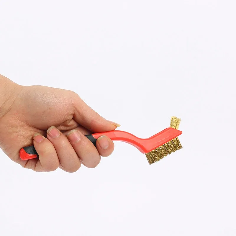 Brosse métallique pour l'élimination des bavures