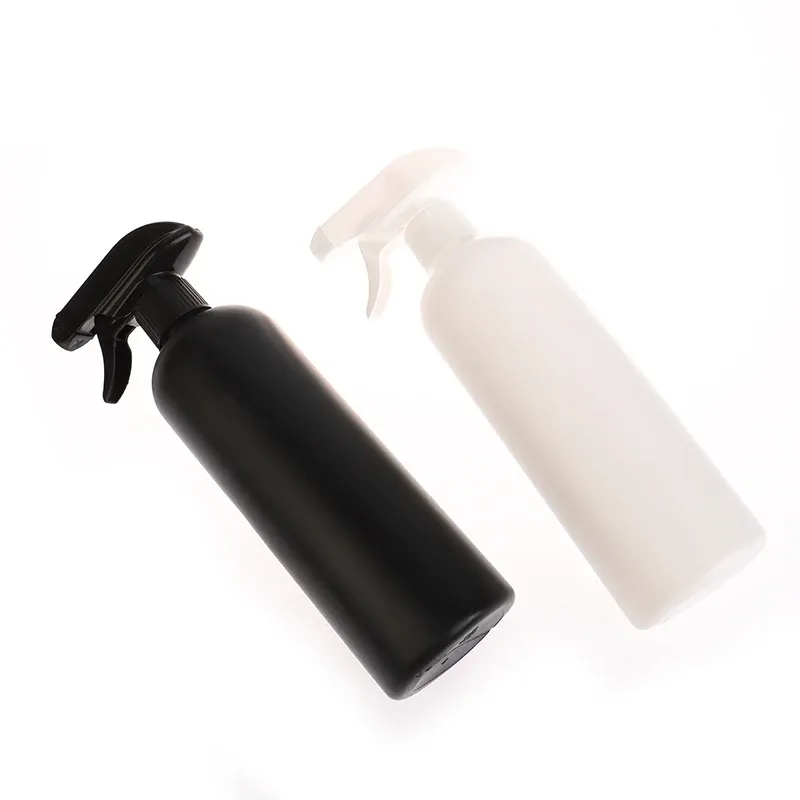 Flacon de pulvérisation rechargeable, mise en situation