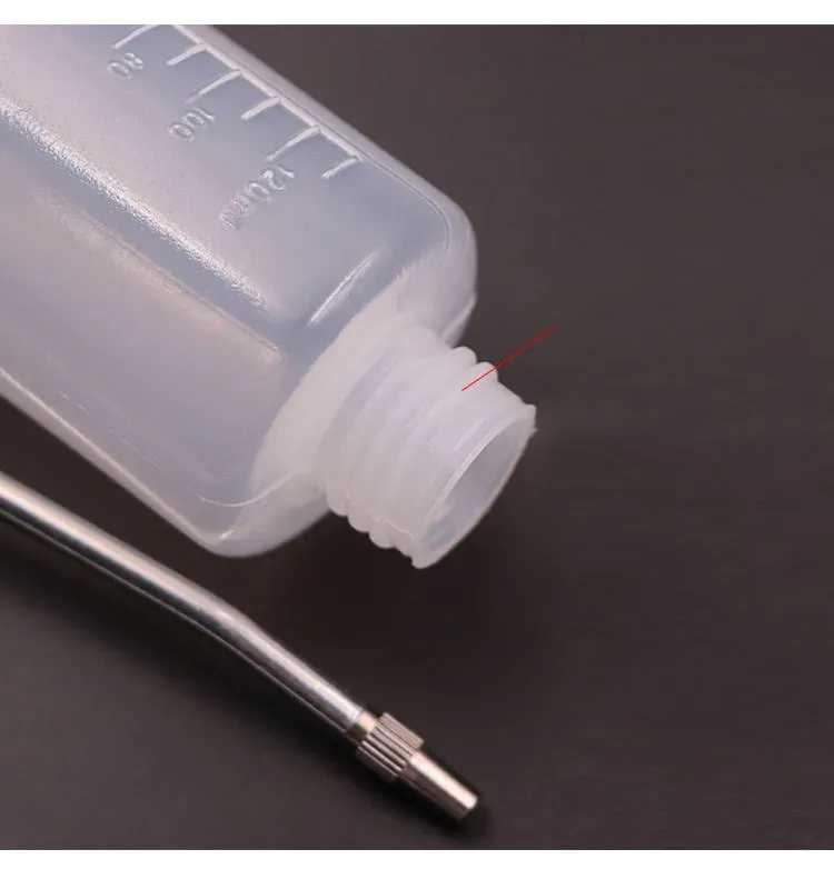 Bouteille d'huile pour machine à coudre, utilisation
