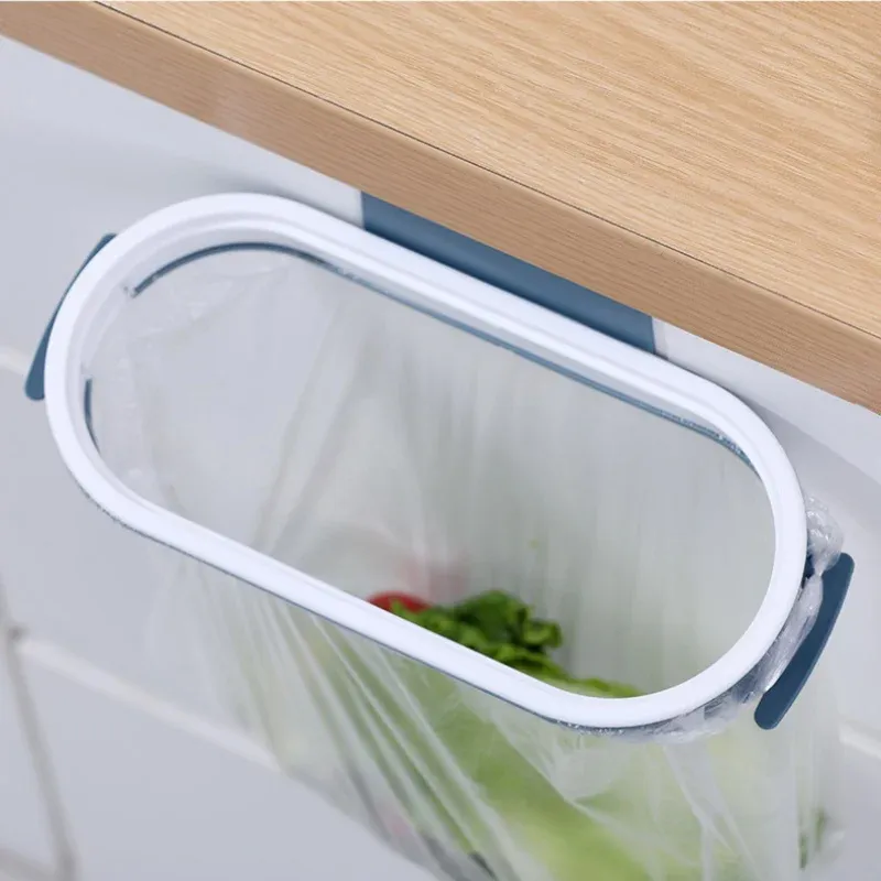 Support de sac poubelle installé sous l'évier de cuisine