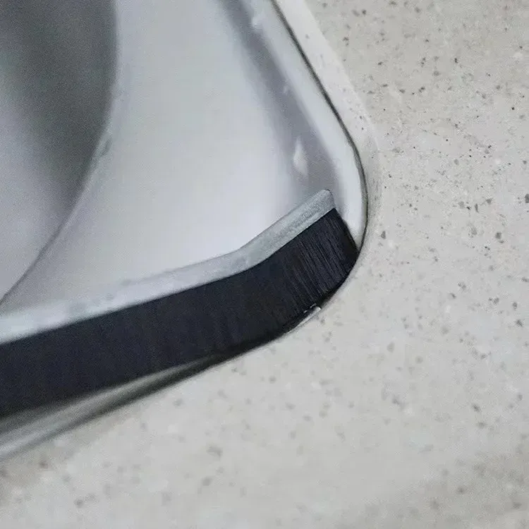 Brosse de nettoyage pour cadres de fenêtres