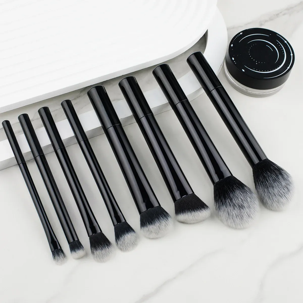 Pinceaux de maquillage professionnels en situation