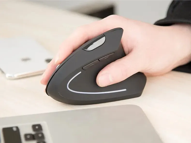 Souris verticale ergonomique, ambiance de bureau