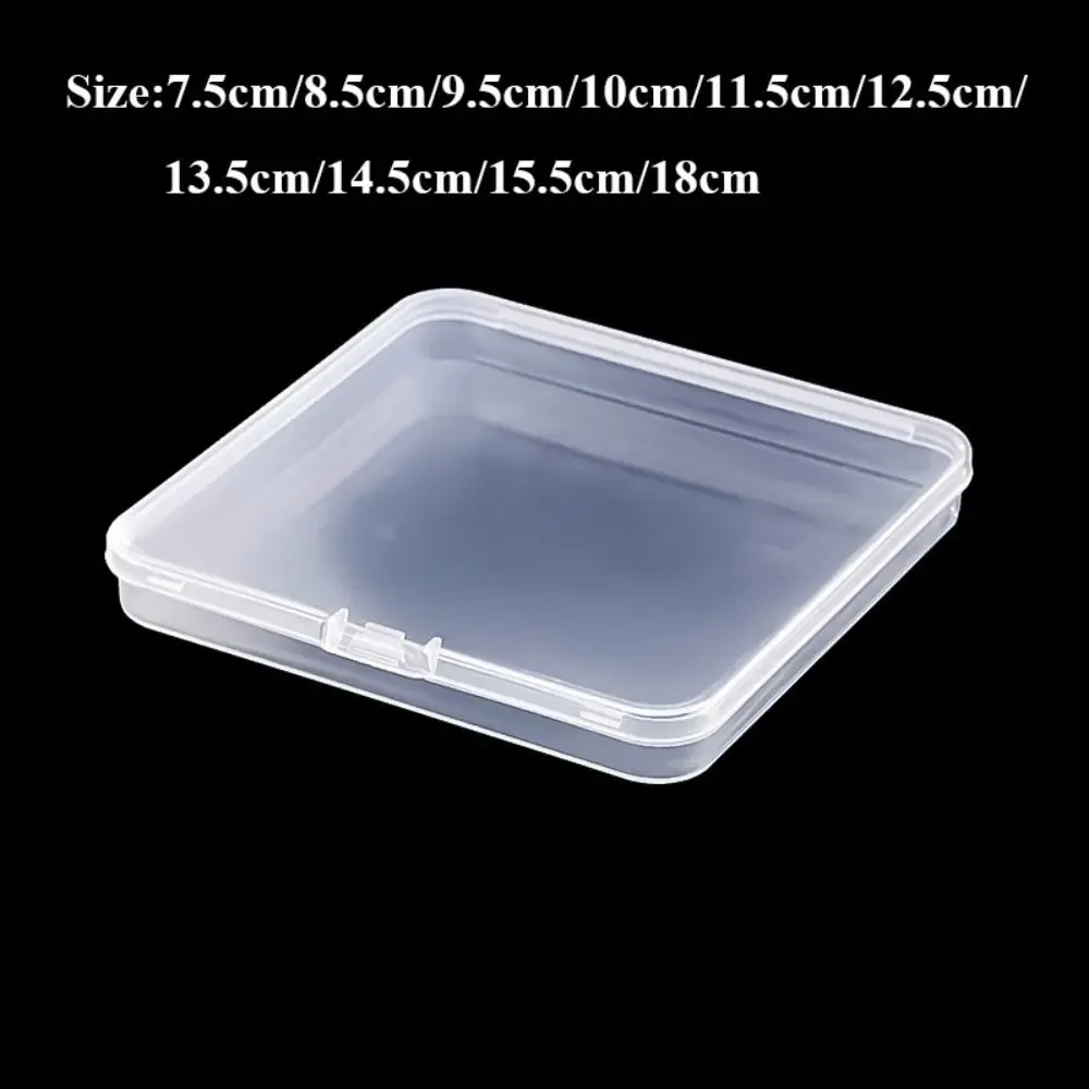 Boîte de rangement carrée transparente en plastique vue de face