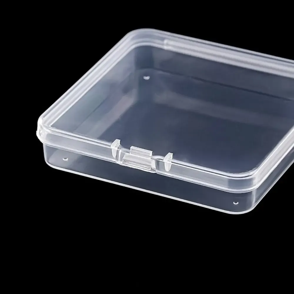 Boîte transparente utilisée pour ranger de petits articles