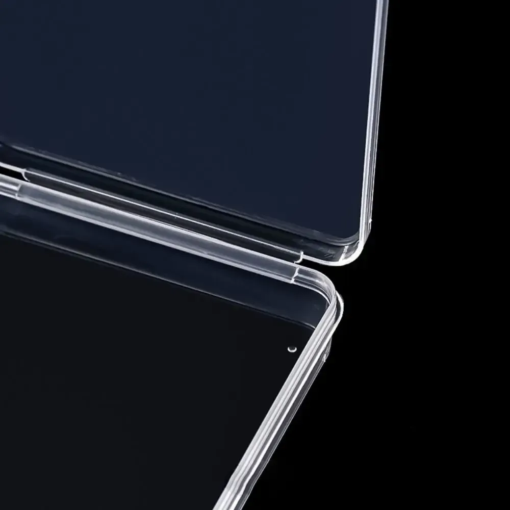 Détail de la boîte de rangement transparente en plastique