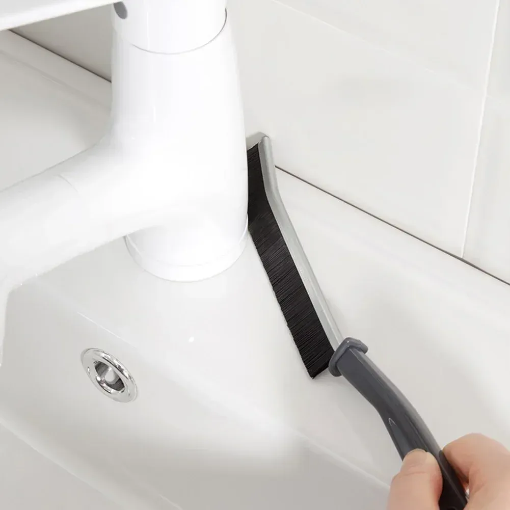 Brosse multi-usages pour espaces étroits