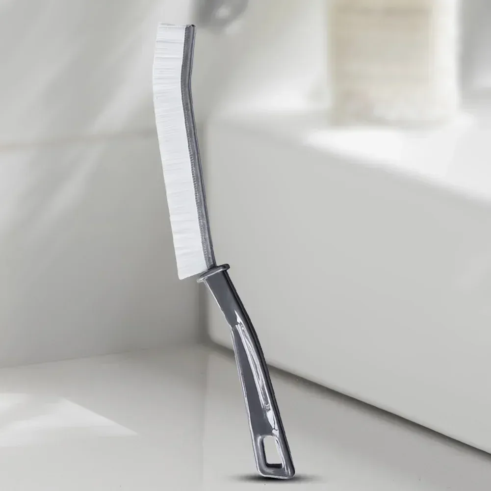 Brosse de nettoyage pour rails de fenêtre