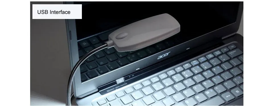 Lampe de lecture flexible positionnée sur un livre