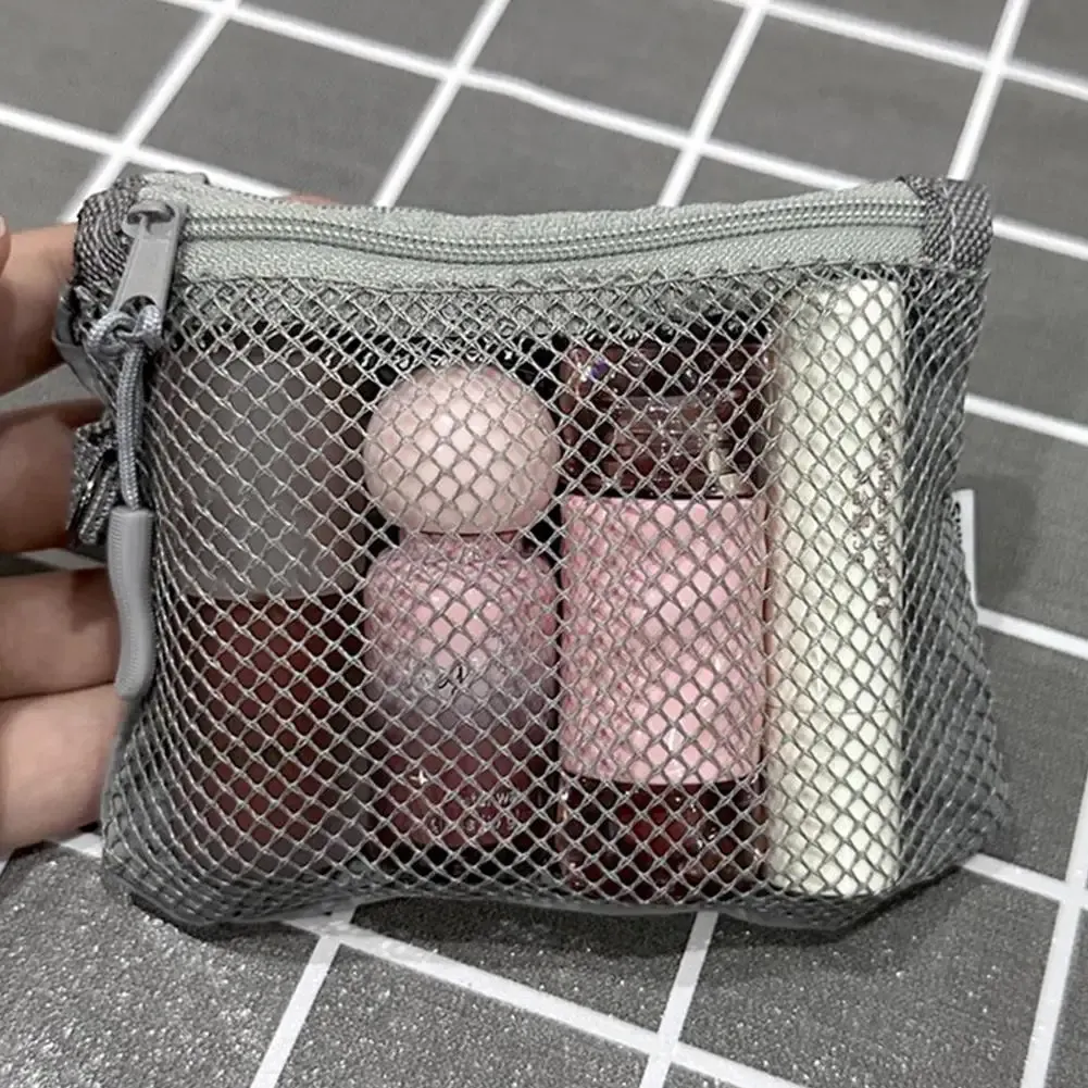 Ouverture de la pochette de rangement
