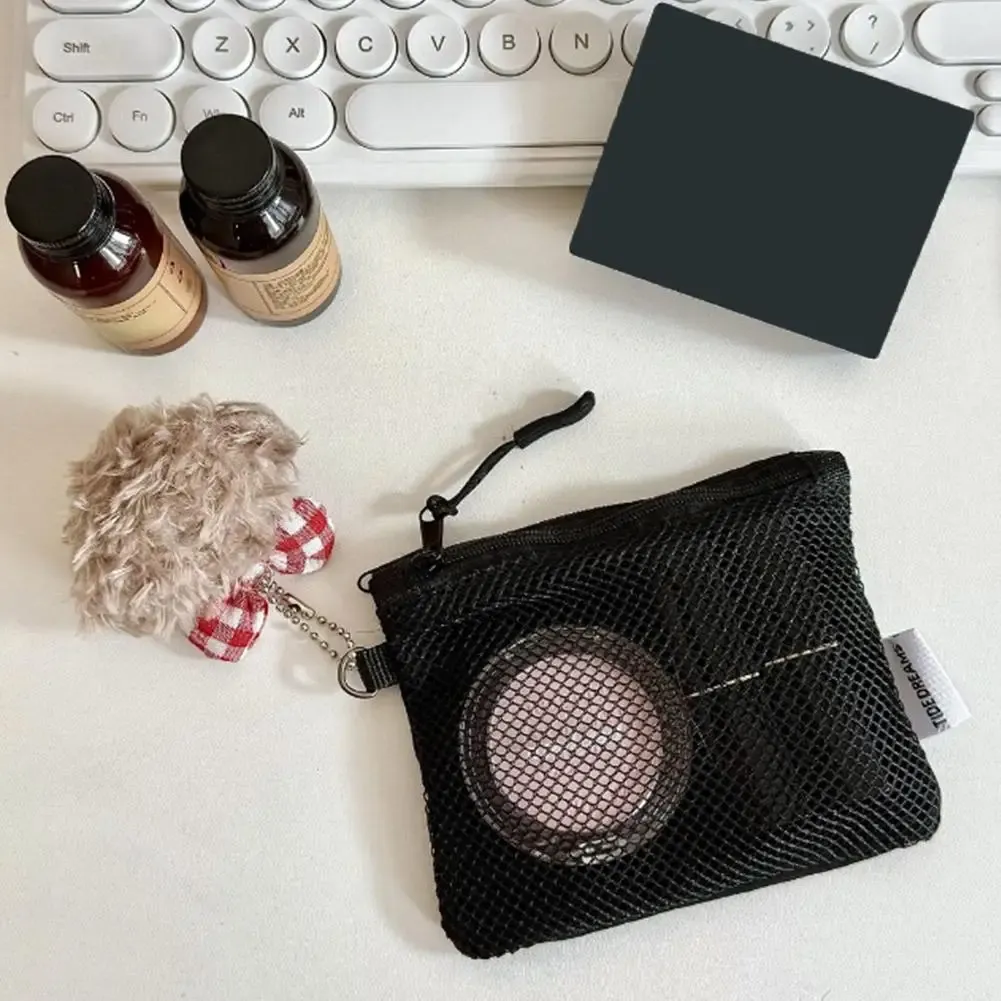 Pochette de rangement en contexte de voyage
