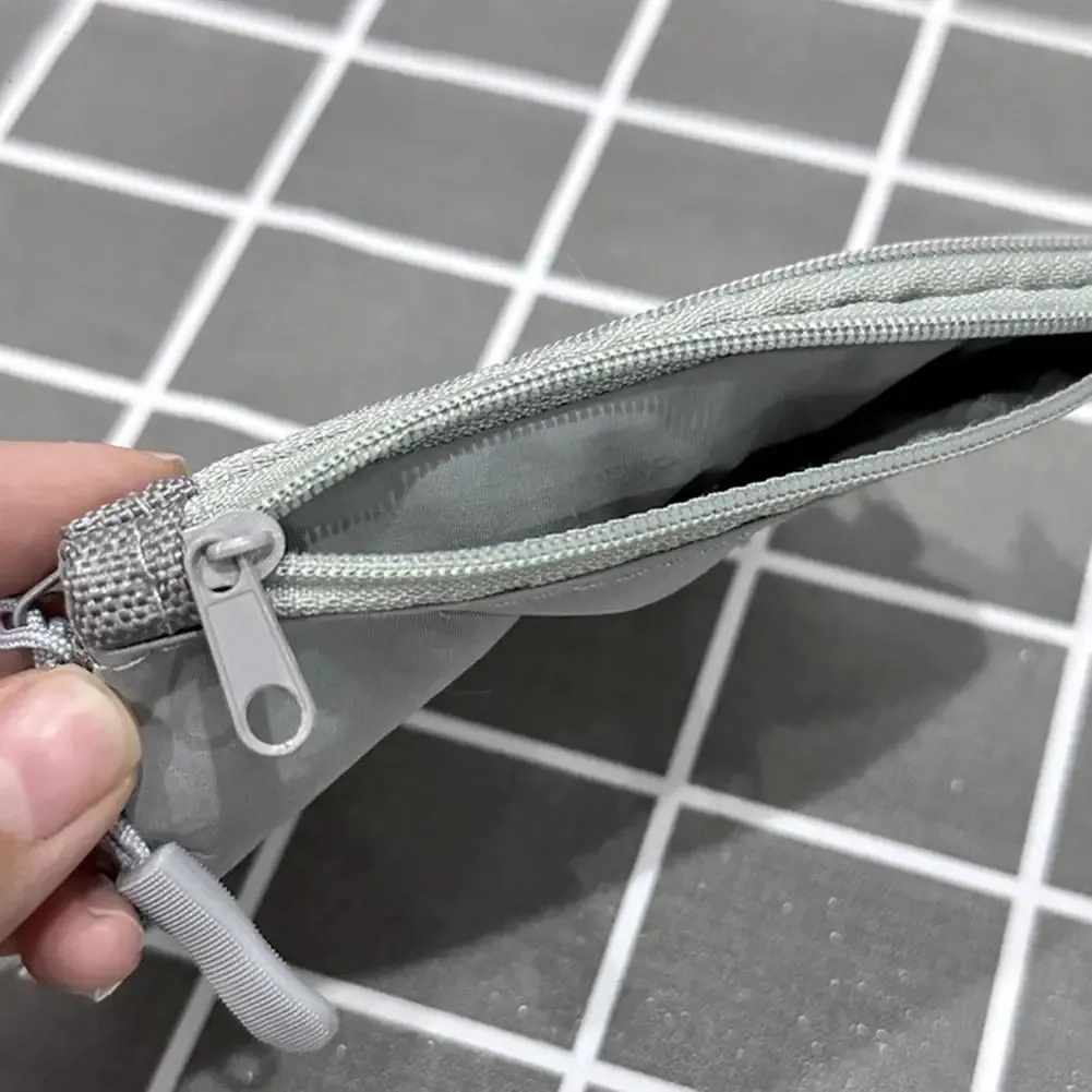 Pochette de rangement avec ses essentiels