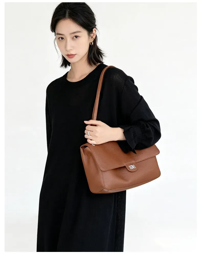 Sac en cuir porté au quotidien