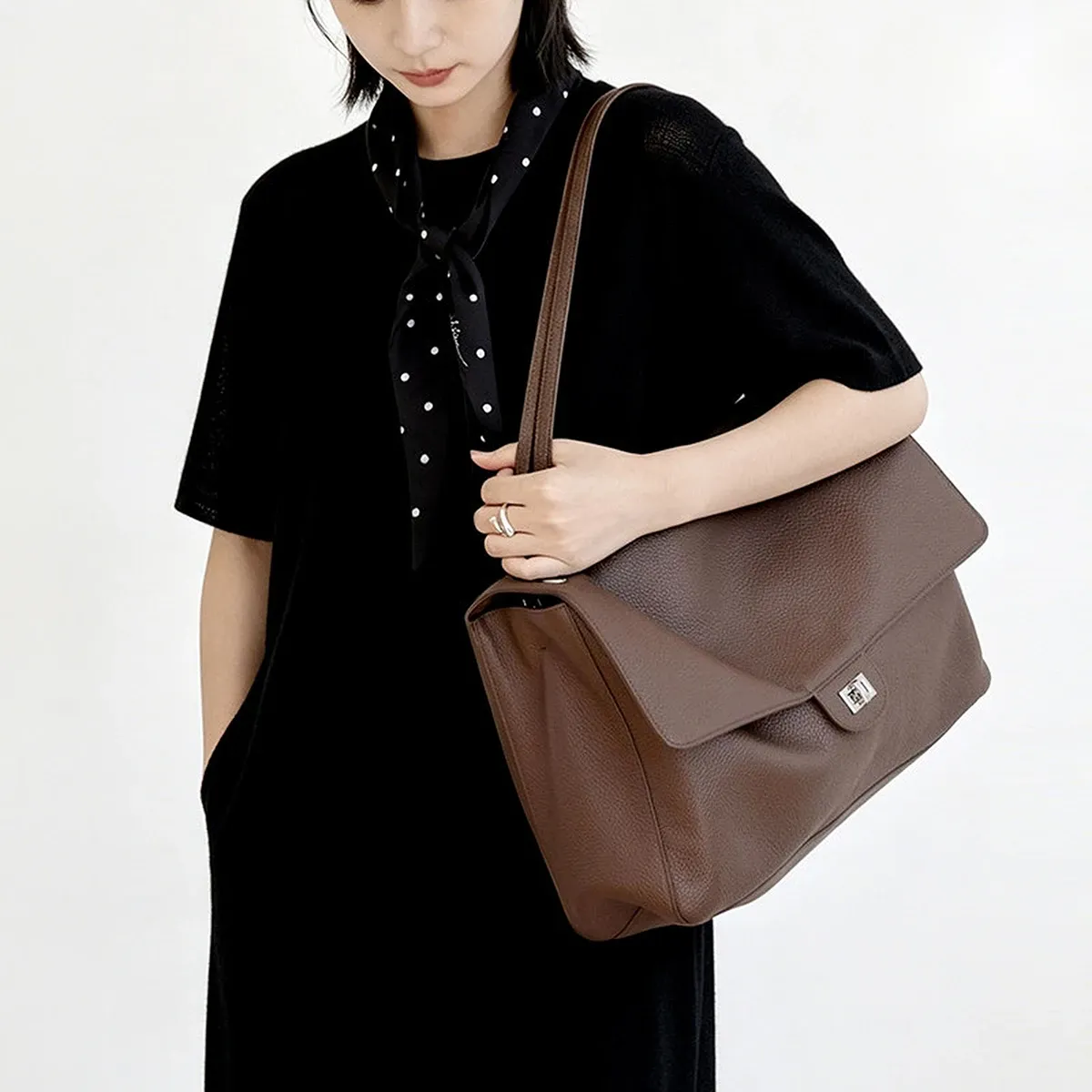 Sac bandoulière en cuir véritable pour femme, grande capacité, sac fourre-tout en cuir de vachette tendance pour le quotidien, style luxe, collection 2026 8