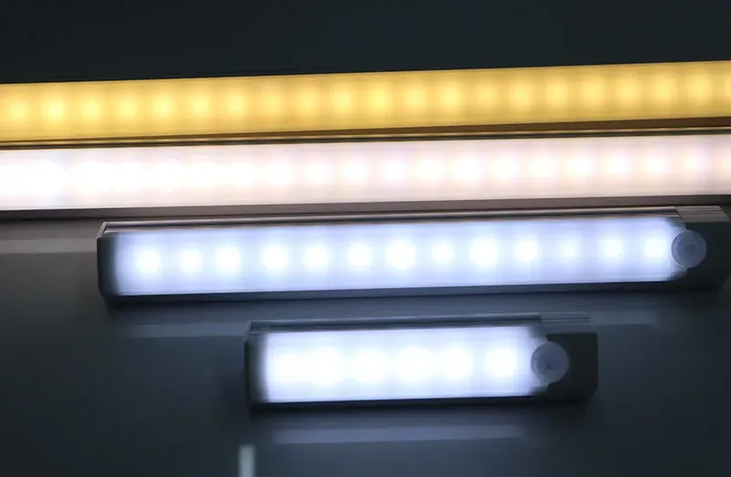 Bande lumineuse LED magnétique, finition et détails