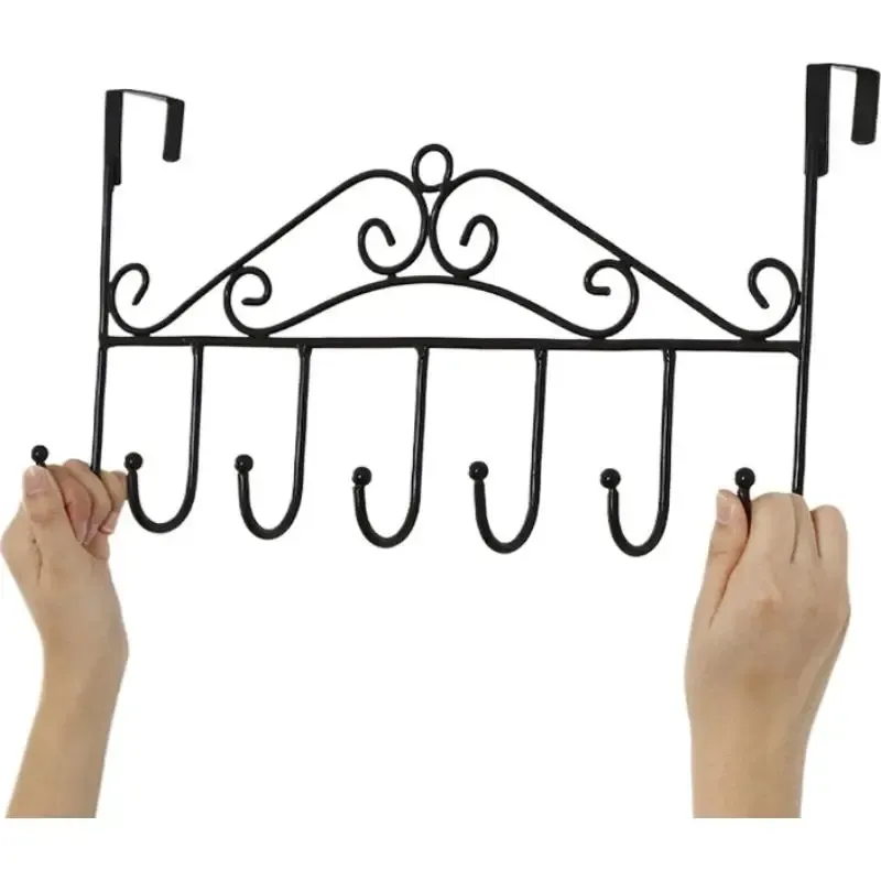 Organisateur de rangement sur la porte, accrochage