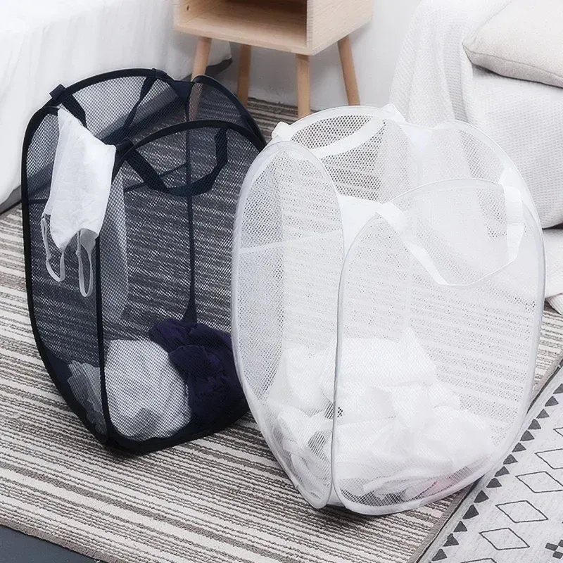 Panier à linge sale dans un intérieur moderne