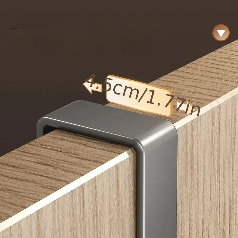 Cintre de porte multifonctionnel en situation