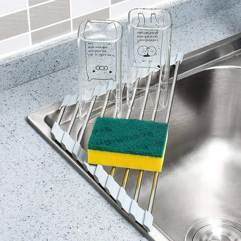 Le title is already in French, so I'll produce a clean, professional version of it.
Égouttoir à vaisselle triangulaire pliable en acier inoxydable, organisateur d'évier de cuisine enroulable, pour coin d'évier, avec porte-éponge - Image 1