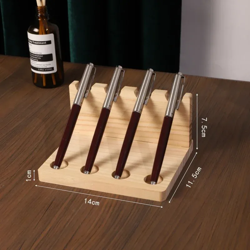 Organisateur de bureau en noyer avec stylos et accessoires
